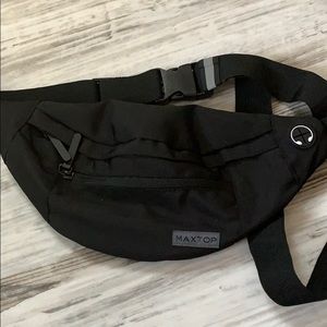 Black Fannypack🖤